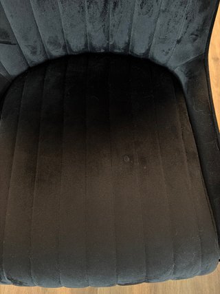 Sillas de comedor negras y doradas