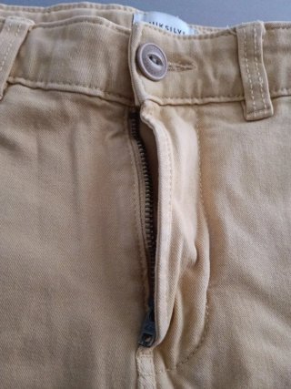 Pantalón corto niño Quiksilver color camel.