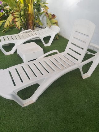Conjunto 2 hamacas y mesa de plástico