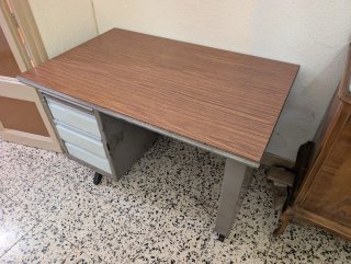 Escritorio antiguo madera y metal