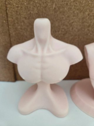 Busto masculino con ojos azules