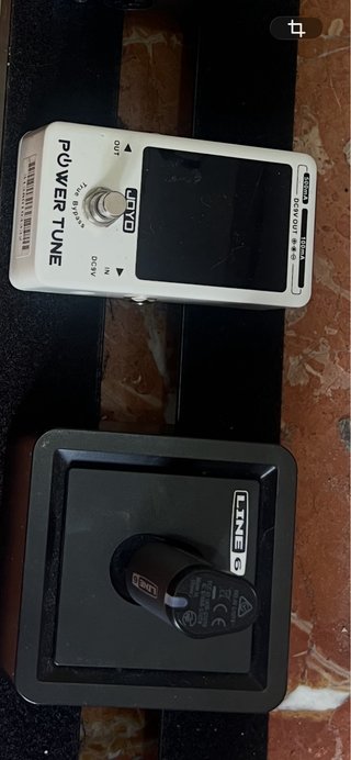 Afinador JOYO Power Tune + Fuente Line 6