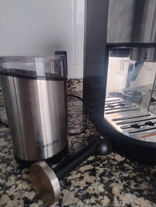 Cafetera Krups Semiautomática + molinillo eléctric
