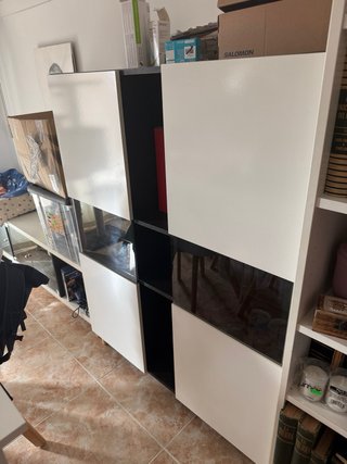 Mueble de comedor blanco y negro