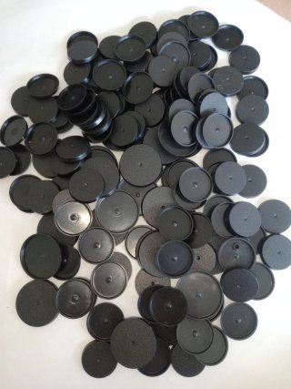 +de 100 peanas 32mm y 40mm warhammer