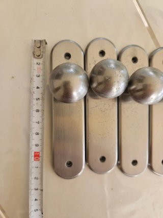 Pomos metálicos redondos (7 unidades)
