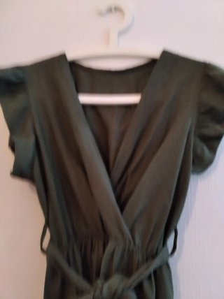 Vestido verde militar cruzado