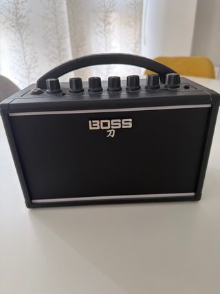 Amplificador Boss Katana Mini con Delay