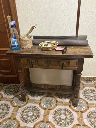 Entradita vintage de madera y mimbre