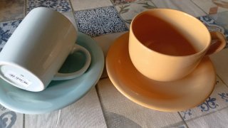 Tazón y plato + vaso azul