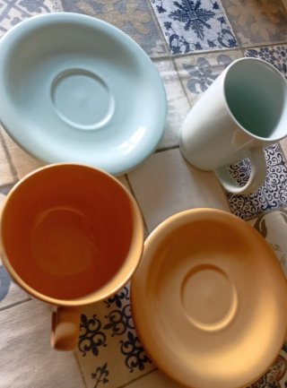 Tazón y plato + vaso azul