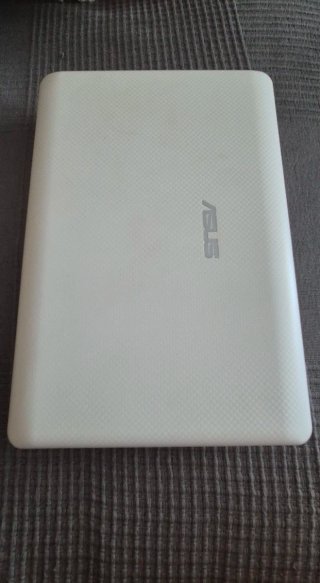 Netbook Asus Eee PC Bianco con Custodia Rossa