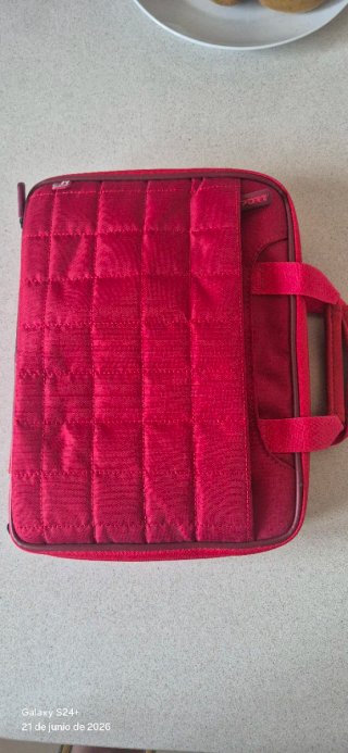Netbook Asus Eee PC Bianco con Custodia Rossa