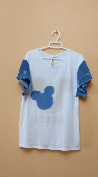 Camiseta Mickey Mouse azul y blanca