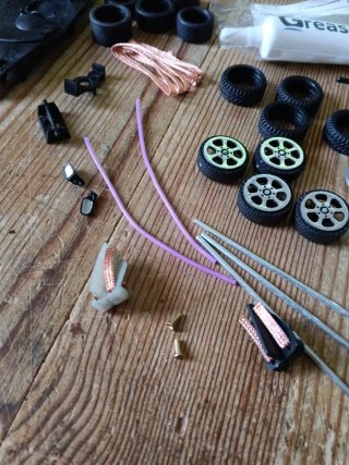 Repuestos Scalextric: Ruedas, Chasis y Más