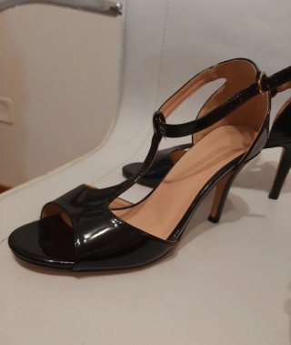 Sandali eleganti vernice neri