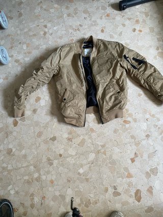 Chaqueta bomber beige hombre