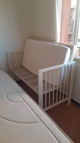 Cuna, cambiador y corral infantil