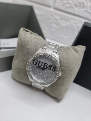 Reloj Guess plateado con pedrería