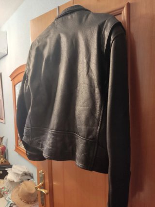 Cazadora cuero hombre estilo motera