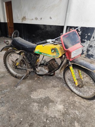 Puch Minicross Moto Roja y Amarilla