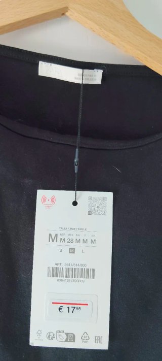 Vestido negro Zara sin mangas con detalle cinturón