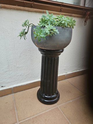 Pie de cerámica negro
