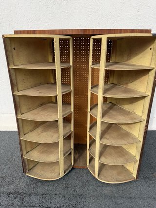 Antiguo zapatero vintage de madera