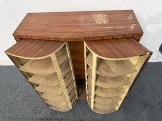 Antiguo zapatero vintage de madera