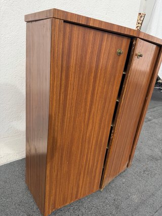 Antiguo zapatero vintage de madera