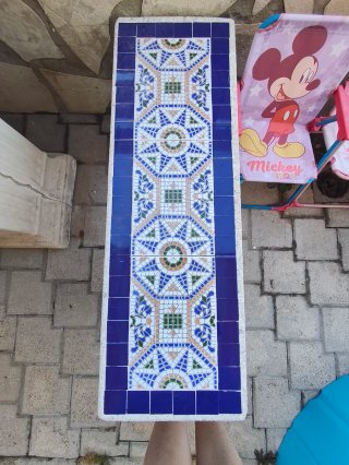 Conjunto de mesa y 4 bancos de mosaico cerámico