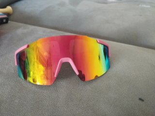 Gafas deportivas multicolor y rosa