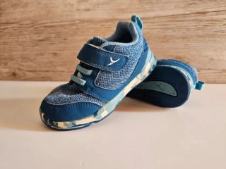 Lote zapatillas montaña, deporte y crocs niño 26