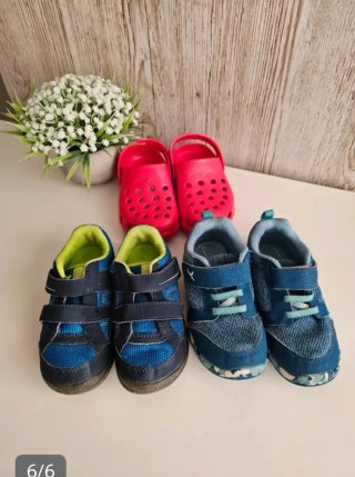 Lote zapatillas montaña, deporte y crocs niño 26