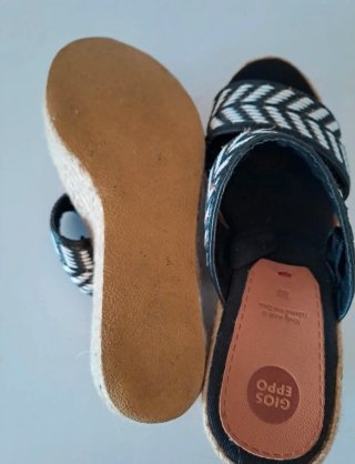 Cuñas Gioseppo Beige y Negro