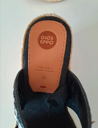 Cuñas Gioseppo Beige y Negro