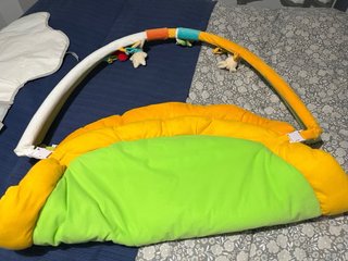 Manta de juego para bebé con arco