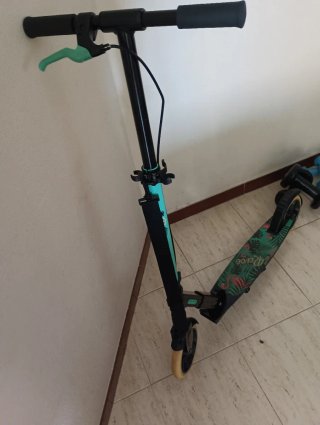 Patinete junior con ruedas grandes