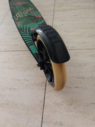 Patinete junior con ruedas grandes