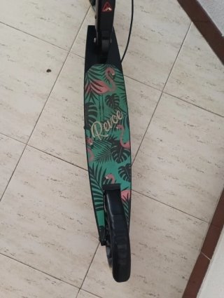 Patinete junior con ruedas grandes