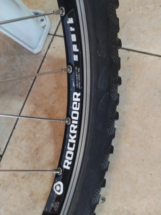 Rueda Delantera Rockrider (26) COMO NUEVA!