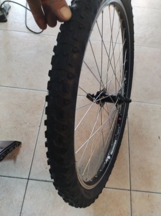 Rueda Delantera Rockrider (26) COMO NUEVA!