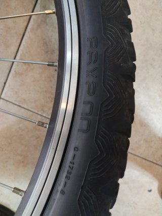 Rueda Delantera Rockrider (26) COMO NUEVA!