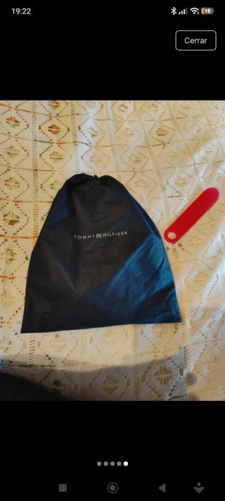 Bolso bandolera Tommy Hilfiger beige y dorado