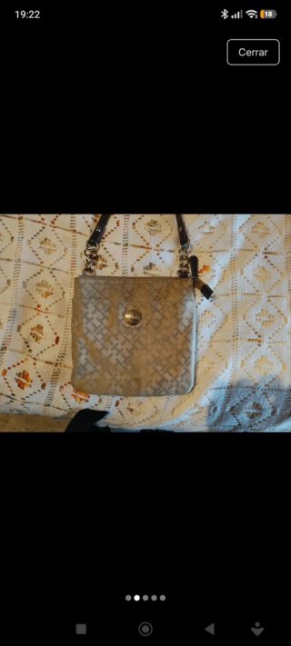 Bolso bandolera Tommy Hilfiger beige y dorado