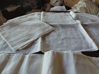 Lenzuolo di lino ricamato a mano
