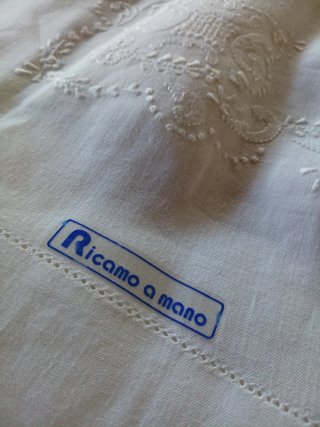 Lenzuolo di lino ricamato a mano