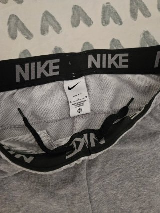 Pantalón Nike Gris