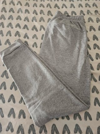 Pantalón Nike Gris