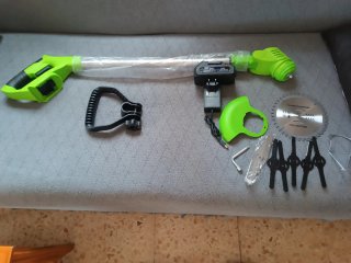 Desbrozadora a batería con accesorios